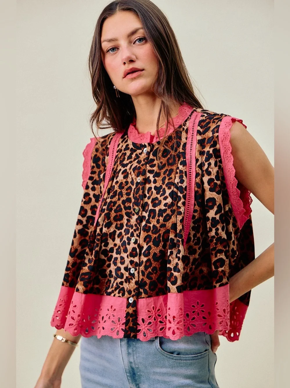 🐆 SO ME Leopard Print Pleated Sleeveless Blouse w/ Pink Lace Trim🛍️ - Picture 2 of 8